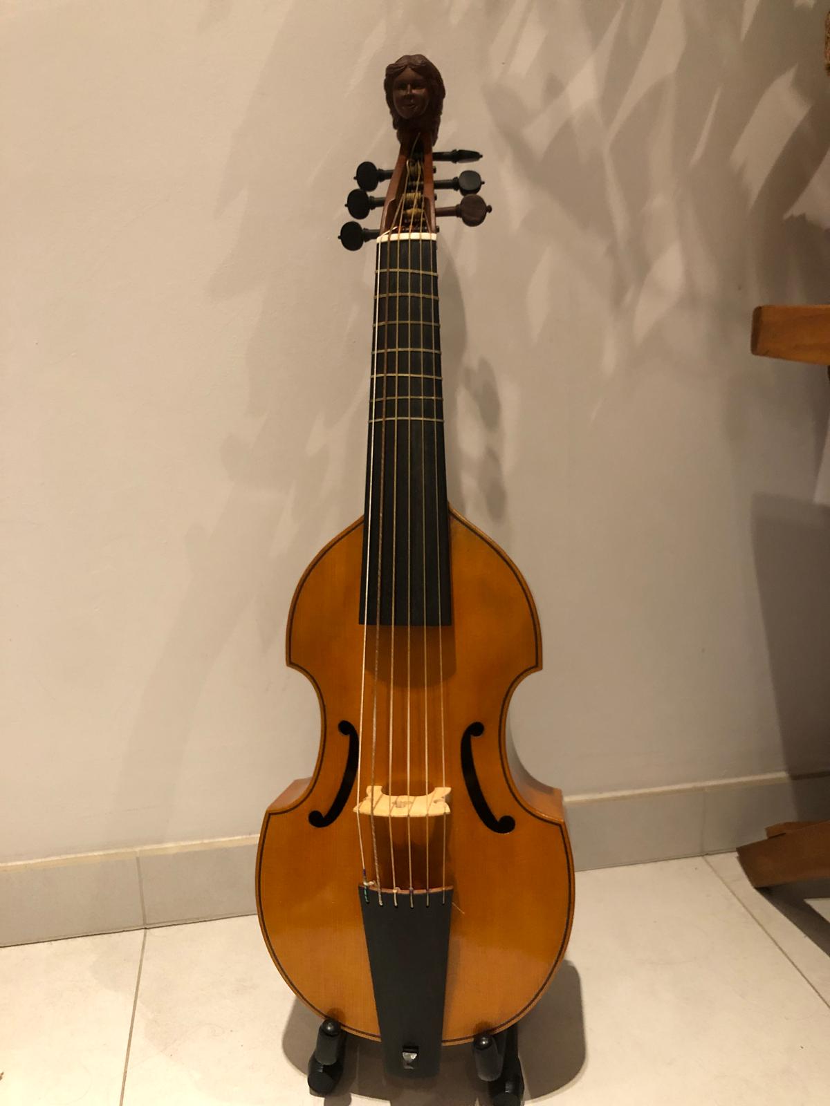 Dessus de viole Calmeille 4.jpg